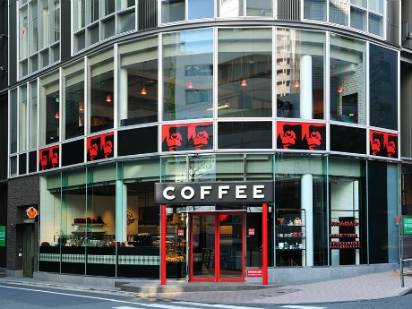 フィンガーアベニュー沿いの店舗外観