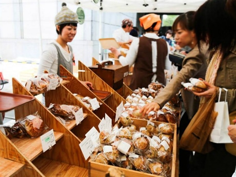 過去に開催された「青山パン祭り」の会場の様子