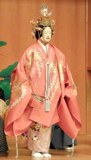 解説付きで上演する「羽衣」より