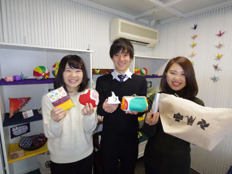 学生たち自らがバイイングした和雑貨・コスメを扱う