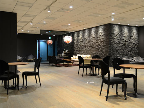 教室を設置するレバレジーズの社内