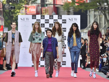 文化村通りを規制して行った前回の「SHIBUYA RUNWAY」の様子