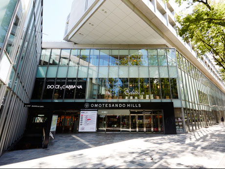 「表参道ヒルズ」のメーンエントランス付近