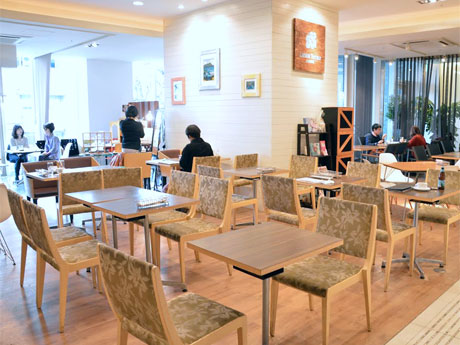 ハワイ・ラニカイビーチをコンセプトにした店内