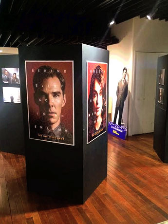 会場限定で公開するカンバーバッチさんの写真なども展示する会場