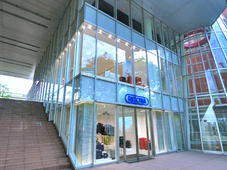 表参道に面した店舗外観