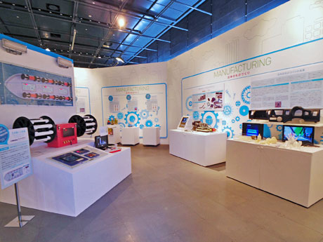 世界市場シェア7割という「全自動イカ釣り機」（写真左手）などを集積する一角