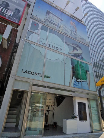 「ワニモデル」のビジュアルが目を引く外観