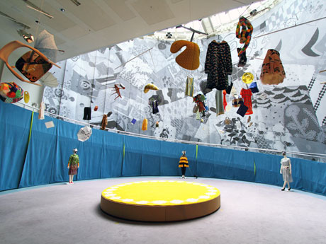 これまでに手掛けた商品などをディスプレーする