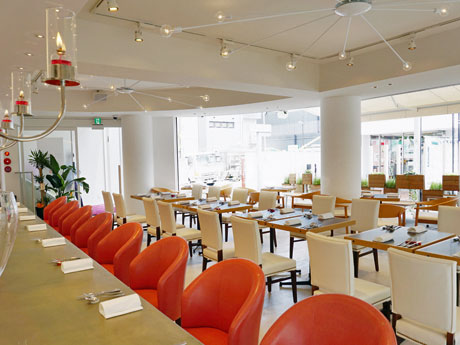 白を基調にした店内