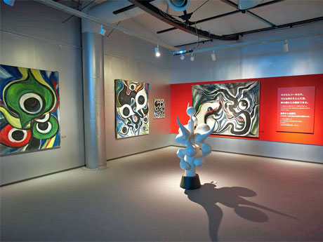 木をモチーフにした作品を展示する場内（写真提供：岡本太郎記念館）