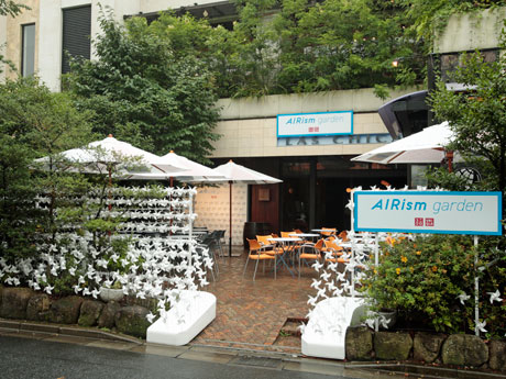 風車2000本を飾る店舗