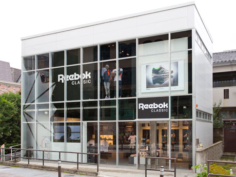 キャットストリート沿いの店舗外観