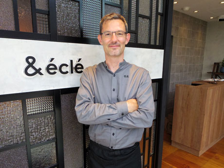 「新しい魅力を楽しんで」と来店を呼び掛けるオリヴィエ・ロドリゲスさん