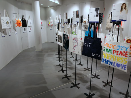 62組の作品を展示する代官山会場