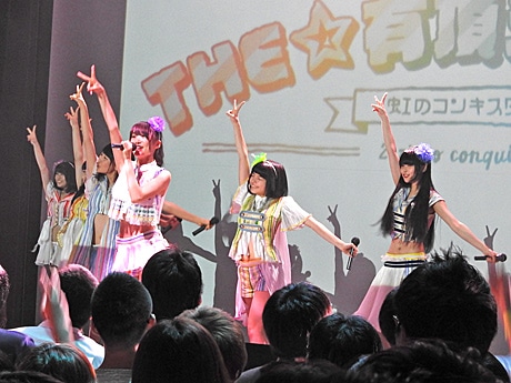 BAPAと虹コンがコラボした卒業制作ライブ