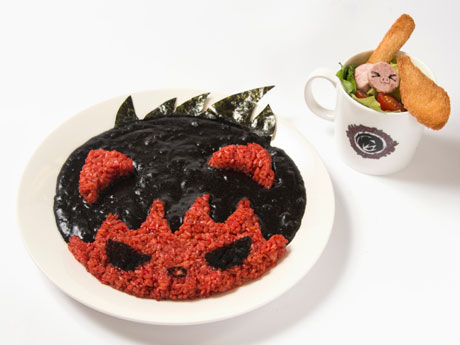 パプリカピューレで着色したライスと黒カレーで「シンガンクリムゾンズ」の「クロウ」を模したカレー