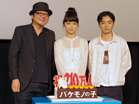 （左から）細田守監督・宮崎あおいさん・染谷将太さん