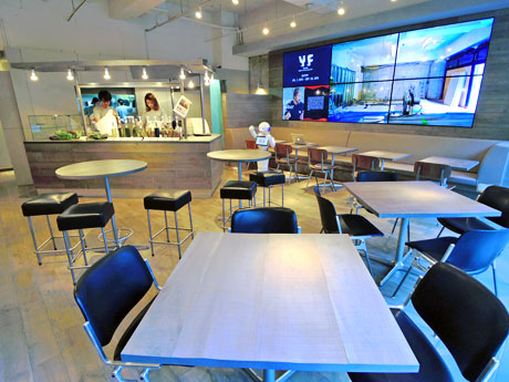 新設したキッチン＆イベントスペース