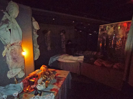 「ゾンビ屋敷」の場内