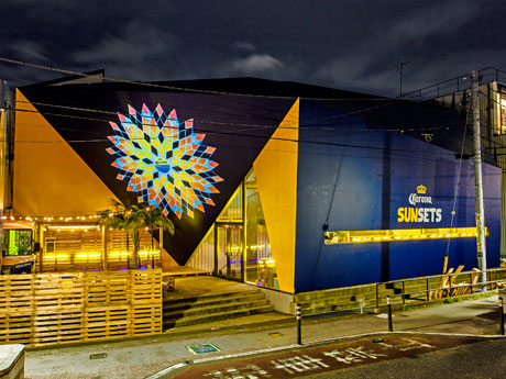 安藤忠雄さんが設計した建物に開く限定バーの外観