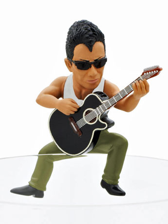 ギターを演奏しているデザインの「長ふち剛」