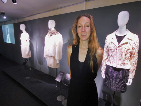 「ファッションは着るアート」と話すヘルペンさん