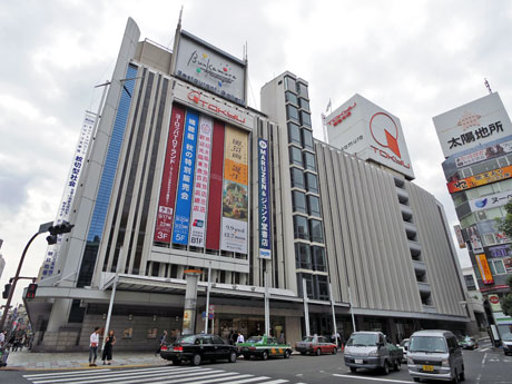 東急百貨店本店にはキッチンカーが出店しつまみを販売する