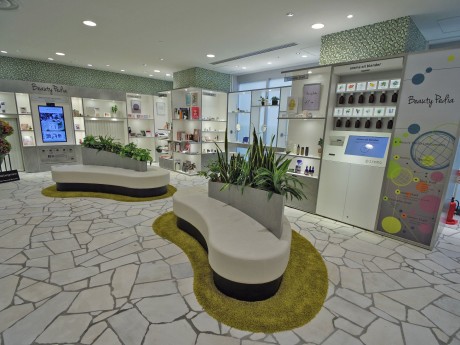 休みながらコスメを試したり本を読んだりもできる「Beauty Pedia」