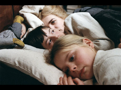 とある一家のクリスマスからの2年間を描いた「ファニーとアレクサンテル」より