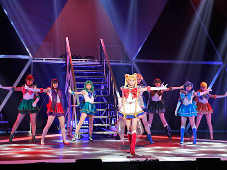 公演の一幕&copy;武内直子・PNP／ミュージカル「美少女戦士セーラームーン」製作委員会2015