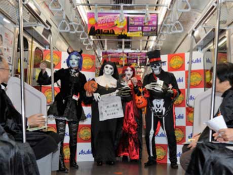 昨年東急東横線内で行った仮装コンテストの様子