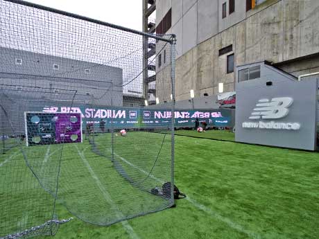 人工芝を敷いた「NB BETA STADIUM」