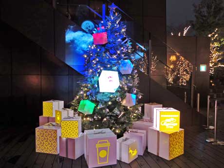 プロジェクションマッピングを取り入れた3メートル超のツリー