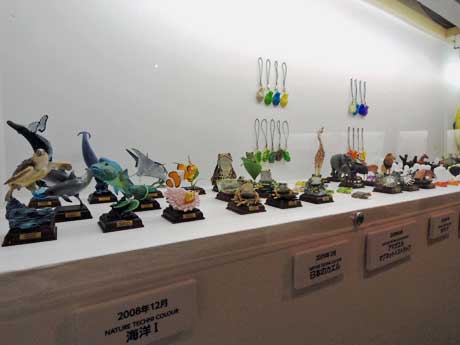 10年間で発売した全カプセルトイを歴代順に並べている