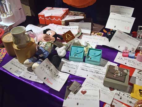 ペアリングなどのアクセサリーやキッチン用品などが出品された前回の様子