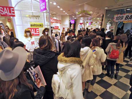 オープン直後の館内の様子