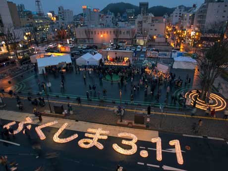 毎月の月命日に福島でキャンドルナイトを行っている（過去に行った際の様子）