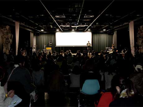 2012年に開催された「渋谷真夜中の映画祭」の様子