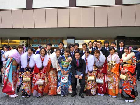 会に出席した新成人たち
