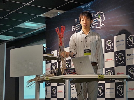 事前に行ったハッカソンやコンテスト（＝写真）で選ばれた作品を展示する