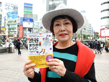 「しぶやコンシェルジュの会」代表の玉井美歌男さん（撮影＝渋谷駅前ハチ公広場）