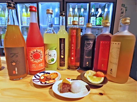 期間中提供する佐賀産梅酒・果実酒と甘い佐賀名産品