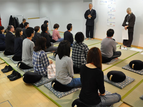 過去開催時の「プチ座禅」の様子