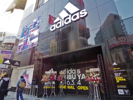 文化村通りに面した外観