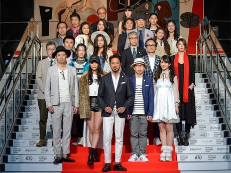 参加各店舗の代表とファッションディレクター干場義雅さん（最前中央）による「渋谷ファッション内閣」