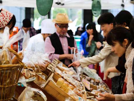 国内各地から各日50店舗が参加する（過去に開催された際の写真）