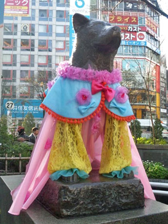 「桜の花びらが風で落ちてくる」イメージでデザインした