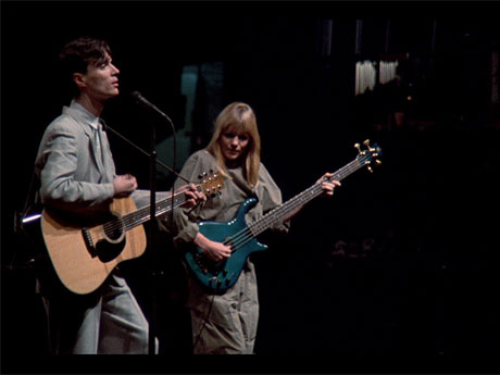 「ストップ・メイキング・センス」より&copy;1984 TALKING HEADS FILMS. ALL RIGHTS RESERVED