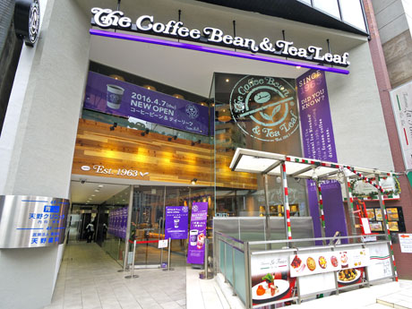 角地に出店する店舗の外観